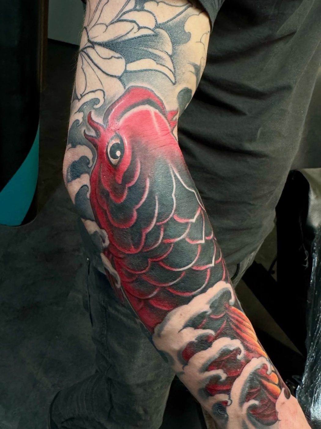Koi-Tattoo am Unterarm, Japanischer Stil