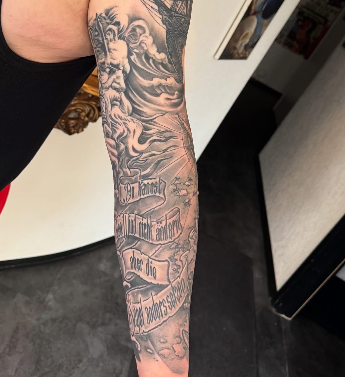 Poseidon-Sleeve in Black & Grey